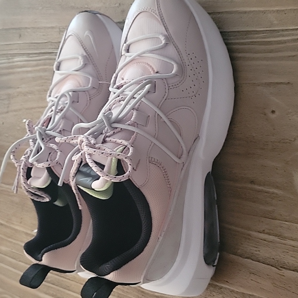 Nike NWOT Air Max Viva - Picture 4 of 7